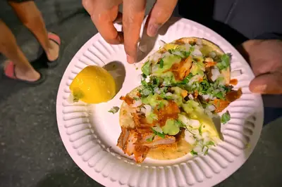 Tacos al Pastor: Historia y Secretos del Emblema Capitalino